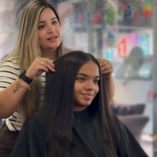 Menos porosidad, menos frizz y más definición ✨ Un tratamiento de la marca @floractiveofficial que a