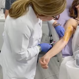 Aún estás a tiempo para tu tratamiento de brazos antes del verano ☀️👙

✅En nuestra Clínica contamos