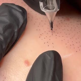 Un résultat qui parle de lui-même. ✨

Avant ➜ Après.

Une tricopigmentation réalisée avec précision 