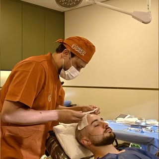 Esse paciente acabou de passar pelo transplante capilar e contou como foi viver essa experiência do 