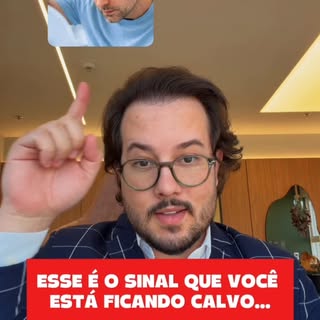 A calvície raramente aparece de uma hora para outra.

Entradas aumentando, afinamento dos fios, redu
