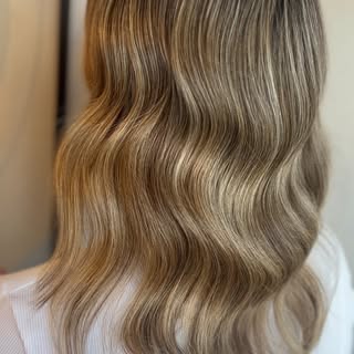 Dimensional blonde 

Colour with @lorealpro