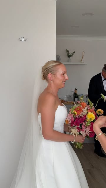 A gorgeous sleek bun on the beautiful bride Summer💛✨

I loved being apart of your morning thank you
