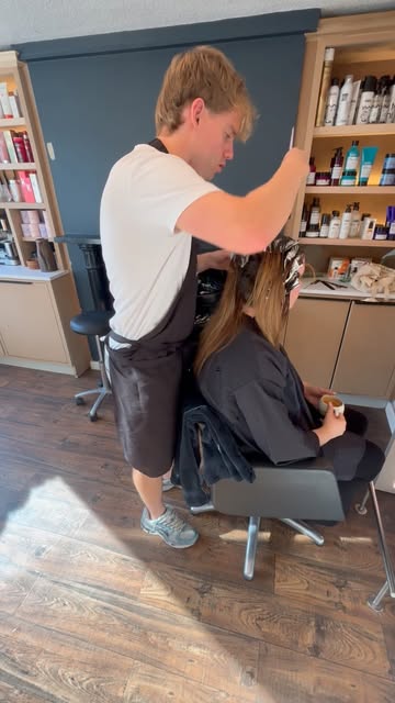Love an early Saturday morning😆

@lorealpro 

Blonde studio 8 
Dia colour 6