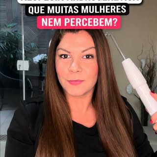 Posso te contar o primeiro sinal da alopecia androgenética que muitas mulheres não percebem? 
Não é 