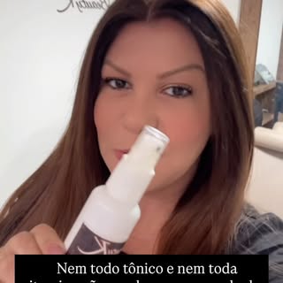 Muitas pessoas compram tônicos e vitaminas na esperança de acabar com a queda de cabelo.

Mas a qued