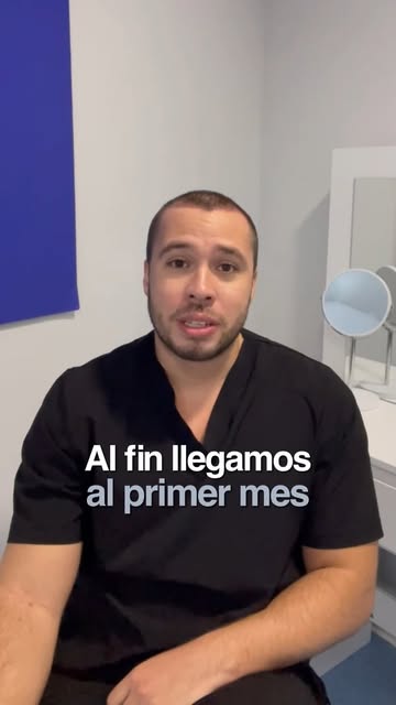 👉​1 mes después del injerto capilar del Dr. Ariza.

A estas alturas ya puede volver al ejercicio in