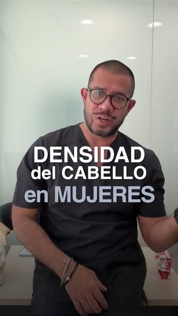 ¿Sabías que puedes perder densidad sin notar más caída? 🤍
A veces el problema no es cuánto pelo pie