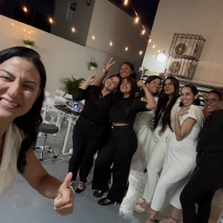 Que súper equipo se gasta @clinicapeloypiel 
Cada una en su papel entregando el 100% de su misma.  G