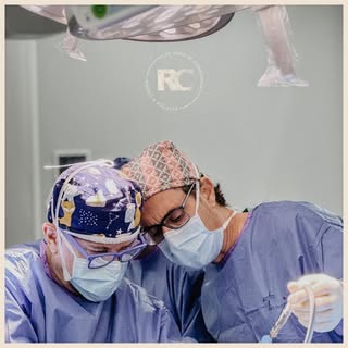 En RC Estética, creemos en el poder del equipo. Trabajar mano a mano. La colaboración es clave para 