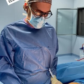 ¡Descubre cómo puedes transformar tu abdomen y recuperar tu figura ideal! 💪✨
Como cirujano plástico
