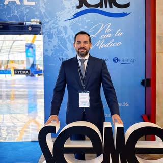 La salud capilar no se improvisa.✨

El Dr. Francisco Morales asistió al 41º Congreso Nacional de Med