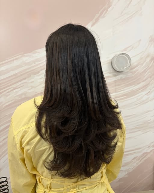 Nanoplastia ✨

Este es el resultado después de lavar el cabello al finalizar el tratamiento. La nano