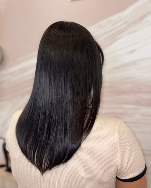 Alisado reestructurante ✨

Ideal para trabajar cabellos con frizz, porosidad y dificultad para manej