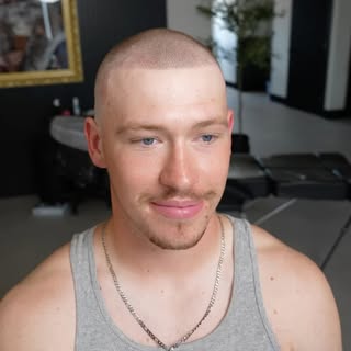 BALD HEAD MAXING / PART 2 😎 
Owning it is what it’s all about. 

☎️305-399-8546
TaylorPerry.com