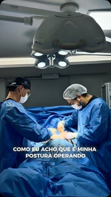 Na cabeça do cirurgião: postura impecável, concentração e precisão. 🧑🏻‍⚕️✨ 

O cirurgião depois de