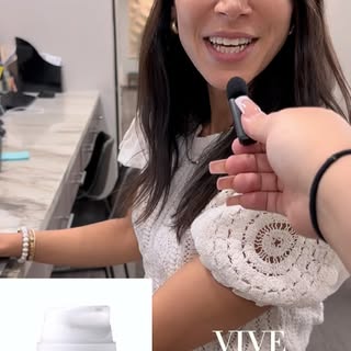 What’s your favorite sunscreen? Enter to win a brush on spf 50 glow ✨ by @colorescience when you tag