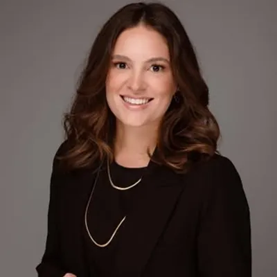 Dra. Fernanda Clementino